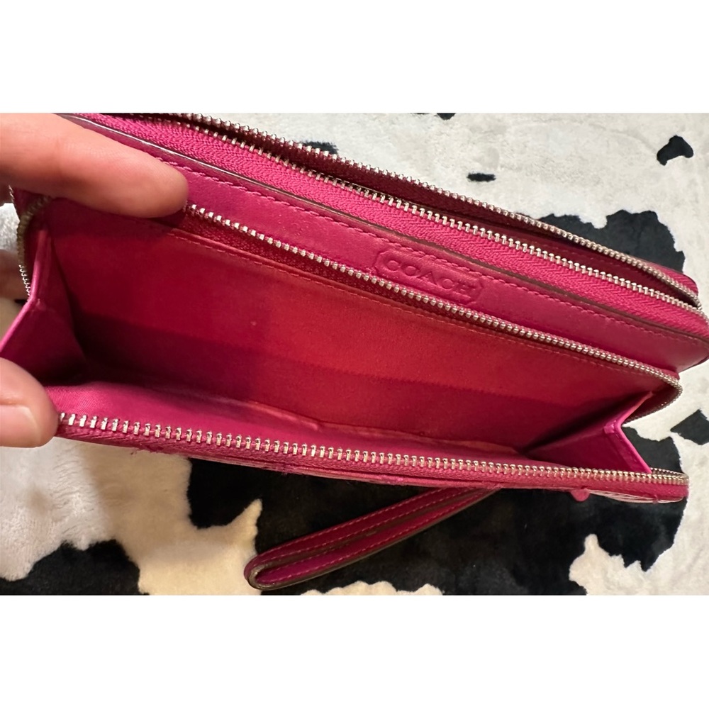 Coach Women’s Elegant Pink Quilted Leather Wallet * FLAWS! - Picture 8 of 8